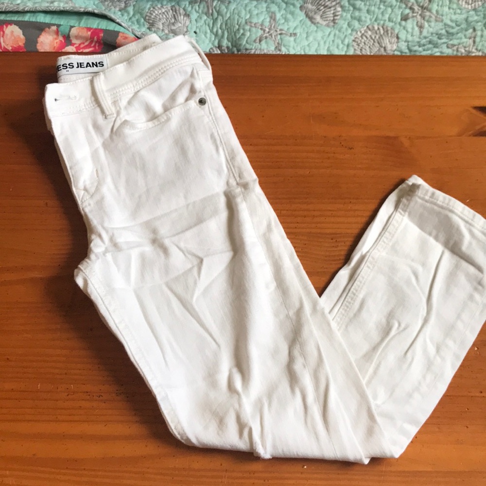 White distressed jeans
